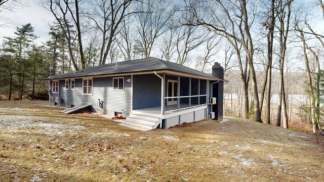7 Woodlawn Drive, Sturbridge, MA 01566