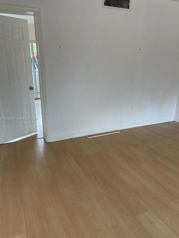 1500 NE 127th St 205, North Miami, FL 33161