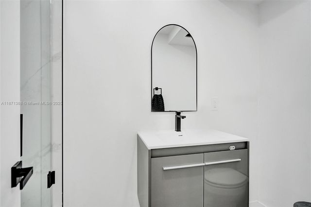 1985 S Ocean Dr 11L, Hallandale Beach, FL 33009