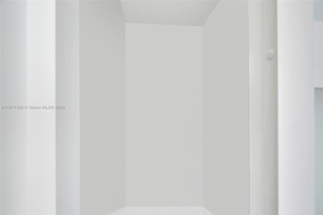 1985 S Ocean Dr 11L, Hallandale Beach, FL 33009