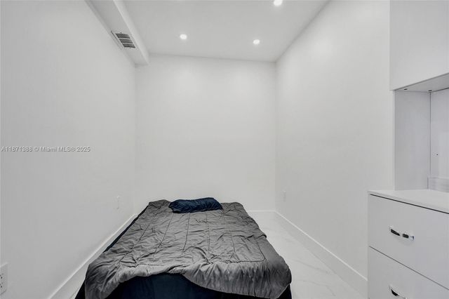 1985 S Ocean Dr 11L, Hallandale Beach, FL 33009