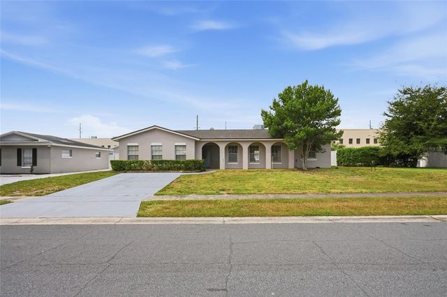 4 CARRIAGE HILL CIRCLE, Casselberry, FL 32707