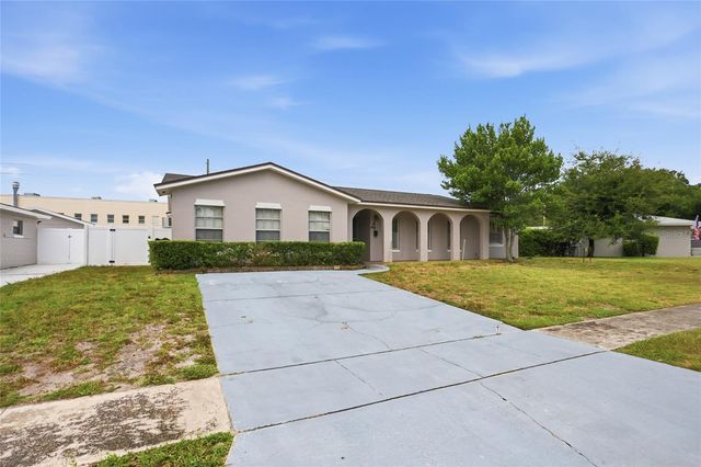 4 CARRIAGE HILL CIRCLE, Casselberry, FL 32707