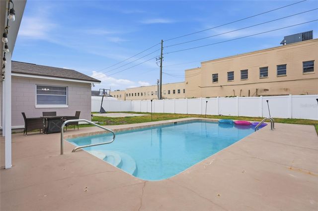 4 CARRIAGE HILL CIRCLE, Casselberry, FL 32707