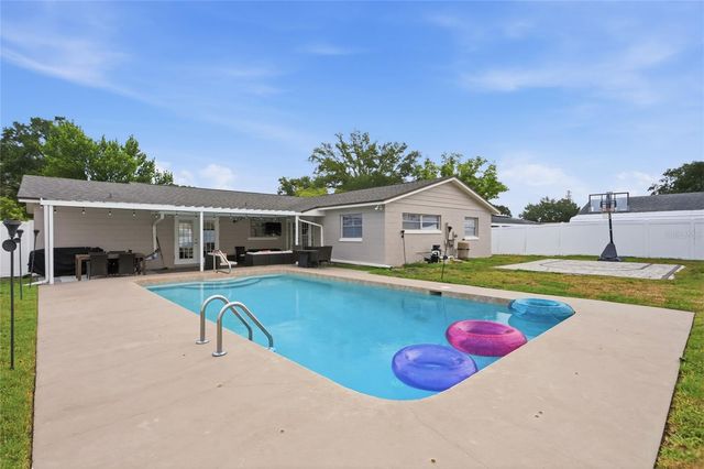 4 CARRIAGE HILL CIRCLE, Casselberry, FL 32707
