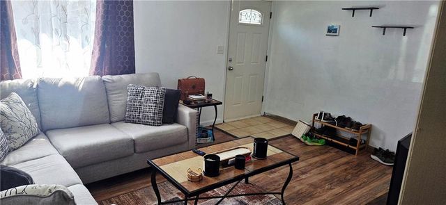 1606 W Sheley Road, Independence, MO 64052