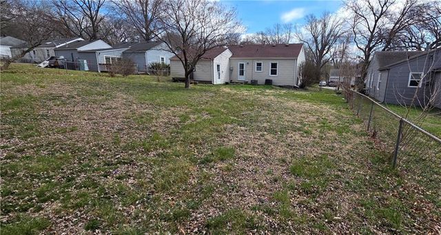 1606 W Sheley Road, Independence, MO 64052