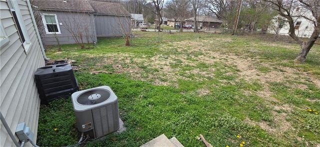 1606 W Sheley Road, Independence, MO 64052