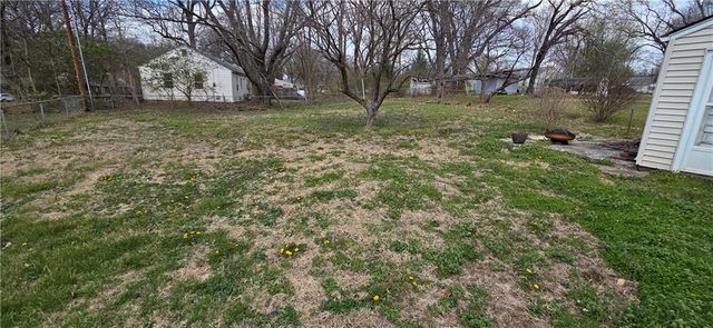 1606 W Sheley Road, Independence, MO 64052