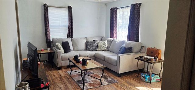 1606 W Sheley Road, Independence, MO 64052