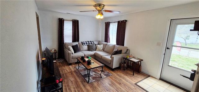 1606 W Sheley Road, Independence, MO 64052