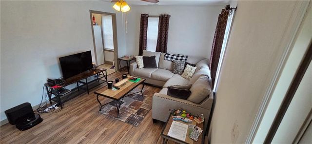 1606 W Sheley Road, Independence, MO 64052