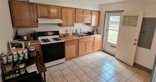 1606 W Sheley Road, Independence, MO 64052