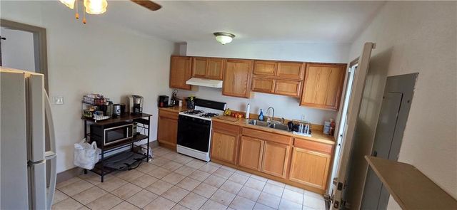 1606 W Sheley Road, Independence, MO 64052