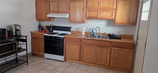 1606 W Sheley Road, Independence, MO 64052