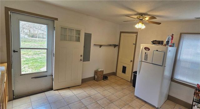 1606 W Sheley Road, Independence, MO 64052