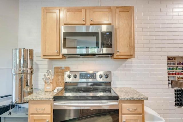 6657 NW Timberline Drive, Des Moines, IA 50313