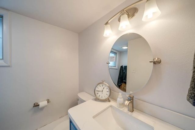 6657 NW Timberline Drive, Des Moines, IA 50313