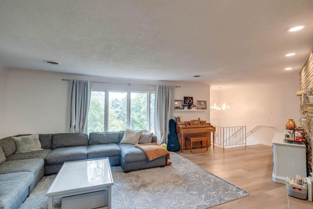 6657 NW Timberline Drive, Des Moines, IA 50313