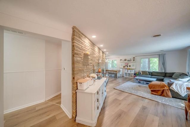 6657 NW Timberline Drive, Des Moines, IA 50313