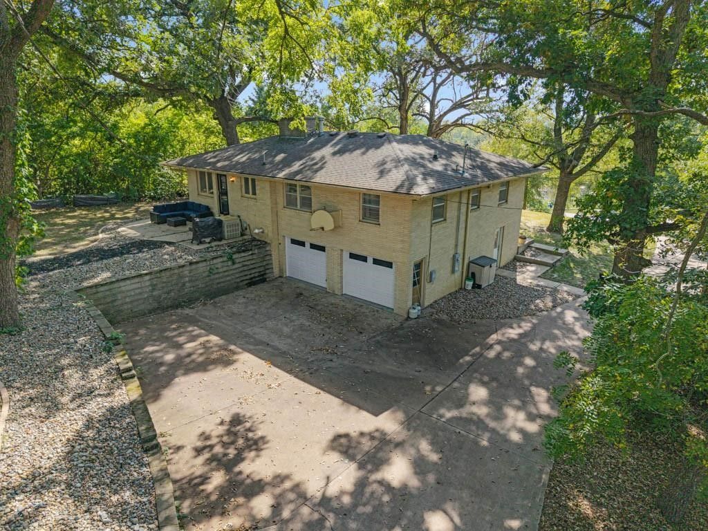 6657 NW Timberline Drive, Des Moines, IA 50313