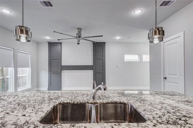 4677 Bellfort Street B, Houston, TX 77051