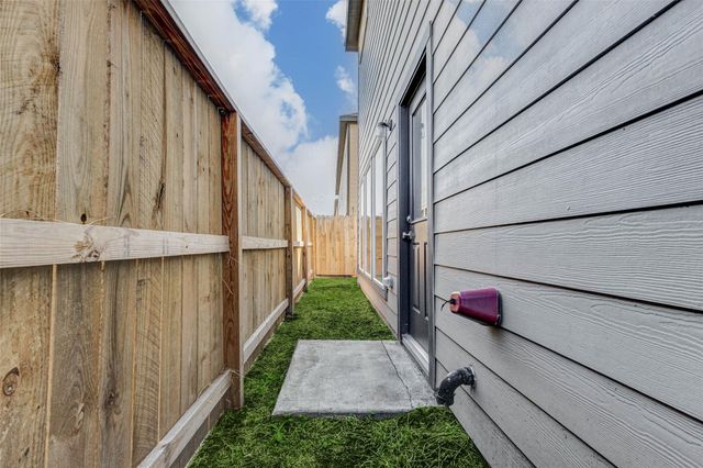 4677 Bellfort Street B, Houston, TX 77051