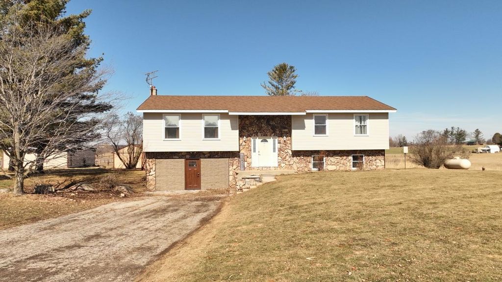 4775 E Coleman Road, Clare, MI 48617