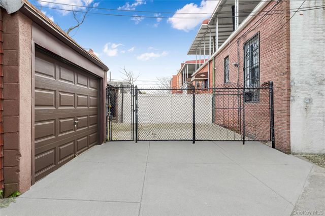 853 E 49th Street, Brooklyn, NY 11203