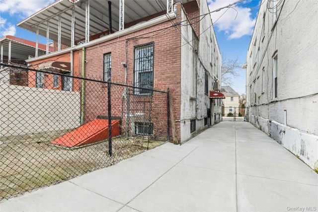 853 E 49th Street, Brooklyn, NY 11203
