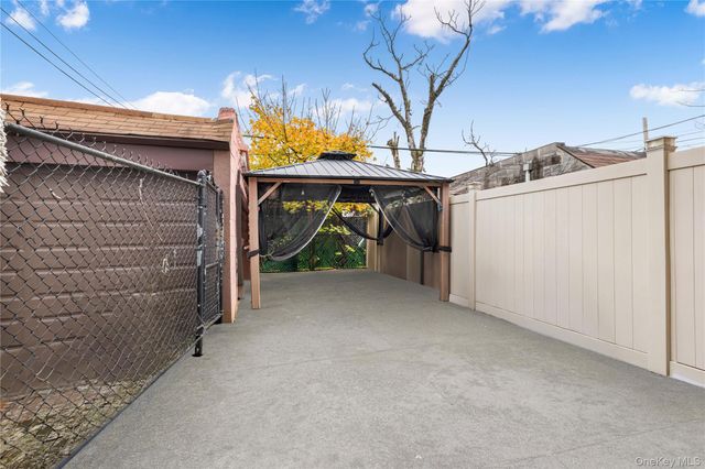 853 E 49th Street, Brooklyn, NY 11203