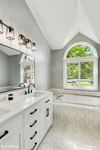 16197 Harvest Spring Lane, Macomb, MI 48042