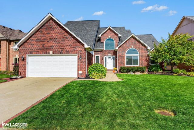 16197 Harvest Spring Lane, Macomb, MI 48042