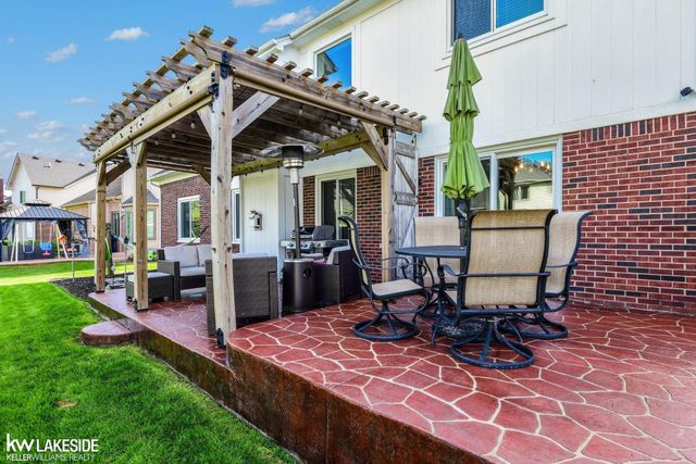 16197 Harvest Spring Lane, Macomb, MI 48042