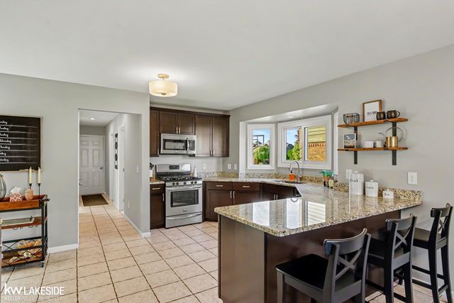 16197 Harvest Spring Lane, Macomb, MI 48042
