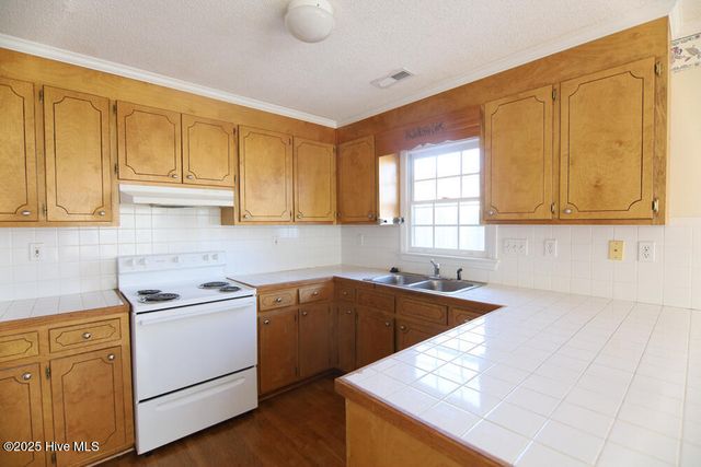 3826 Sterling Pointe Drive N10, Winterville, NC 28590