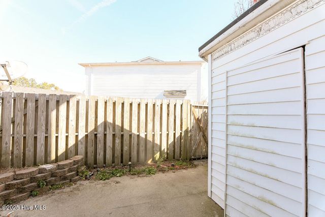 3826 Sterling Pointe Drive N10, Winterville, NC 28590