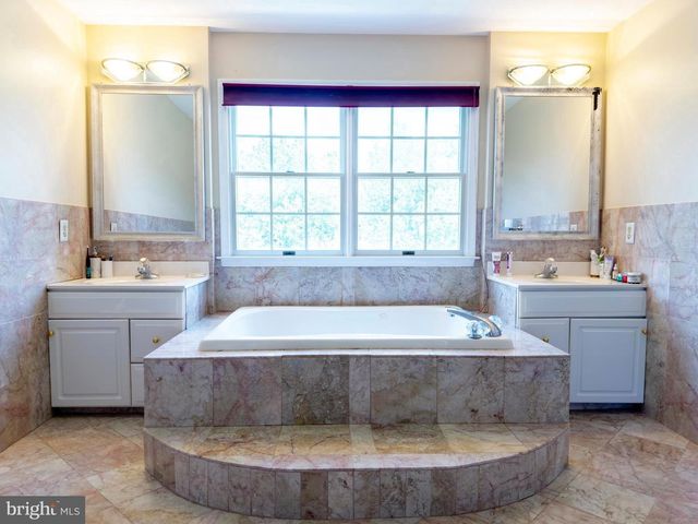 2059 DAWN LN, Newtown, PA 18940