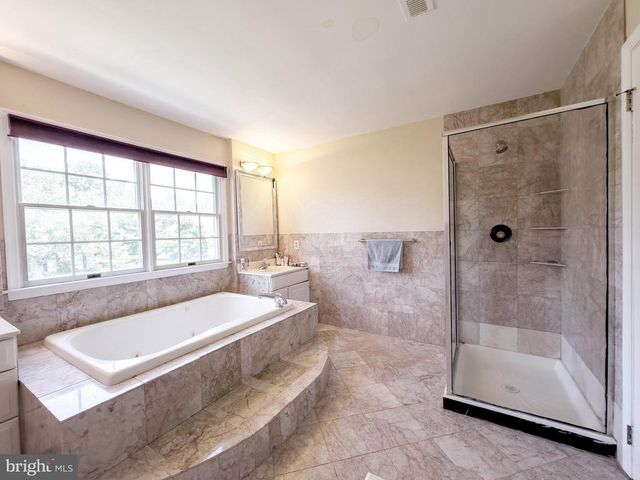 2059 DAWN LN, Newtown, PA 18940
