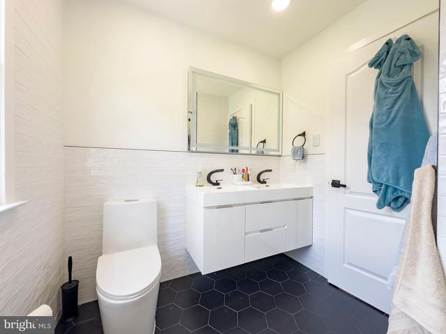 2059 DAWN LN, Newtown, PA 18940