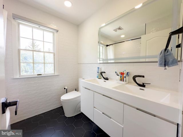 2059 DAWN LN, Newtown, PA 18940