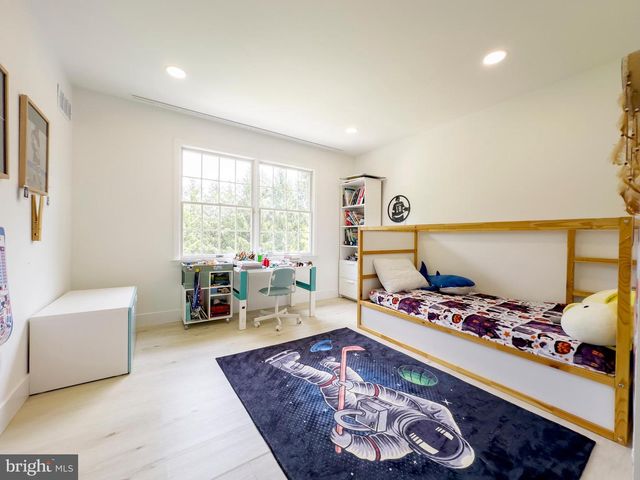 2059 DAWN LN, Newtown, PA 18940