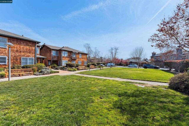 405 405 Centre Ct, Alameda, CA 94502