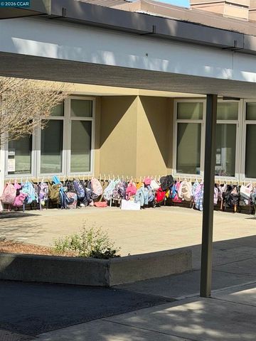 405 405 Centre Ct, Alameda, CA 94502