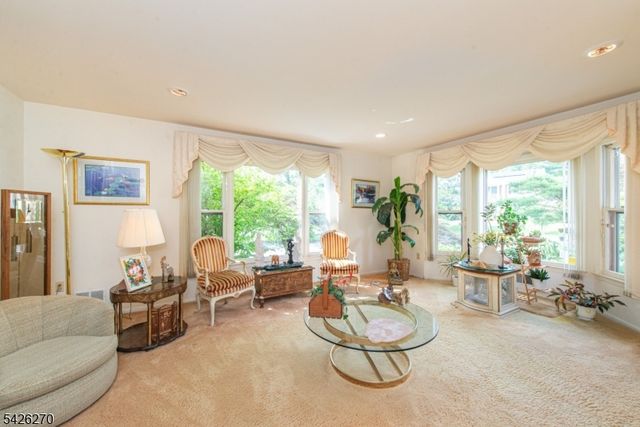 9 Puddingstone Way, Florham Park Boro, NJ 07932