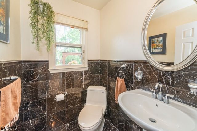 9 Puddingstone Way, Florham Park Boro, NJ 07932