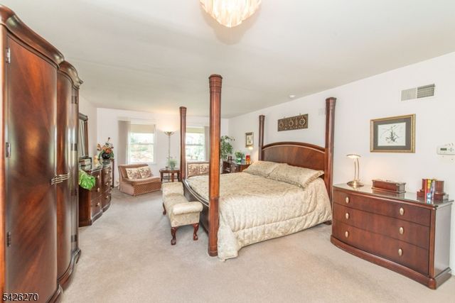 9 Puddingstone Way, Florham Park Boro, NJ 07932