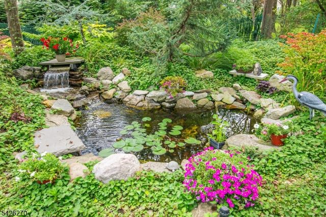 9 Puddingstone Way, Florham Park Boro, NJ 07932