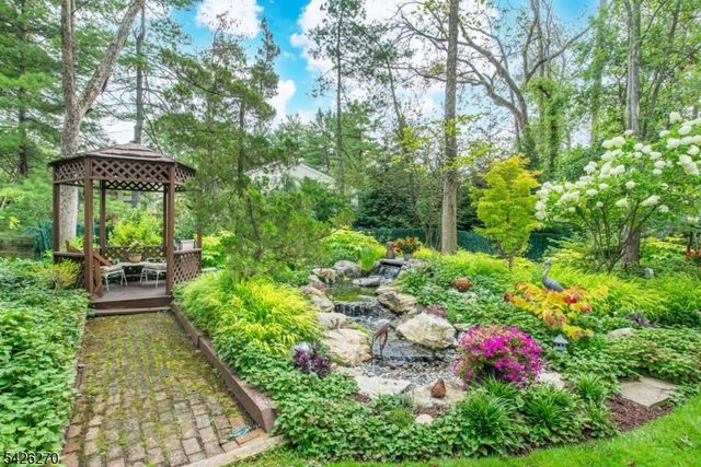 9 Puddingstone Way, Florham Park Boro, NJ 07932