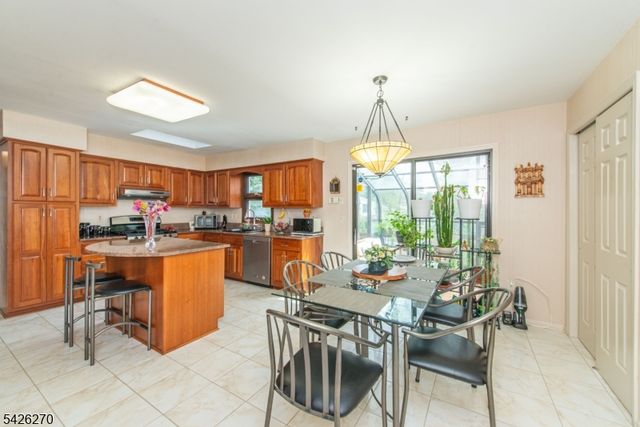 9 Puddingstone Way, Florham Park Boro, NJ 07932